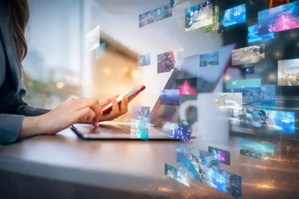 ChatGPT Image 2026年1月21日 13_09_32 外贸企业博客营销示意图,展示通过手机与笔记本进行内容发布和数字化内容传播,体现企业利用博客持续吸引海外客户的营销方式